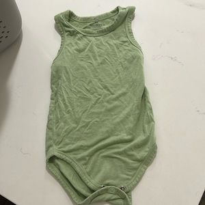 Posh Peanut green bodysuit 6-12m